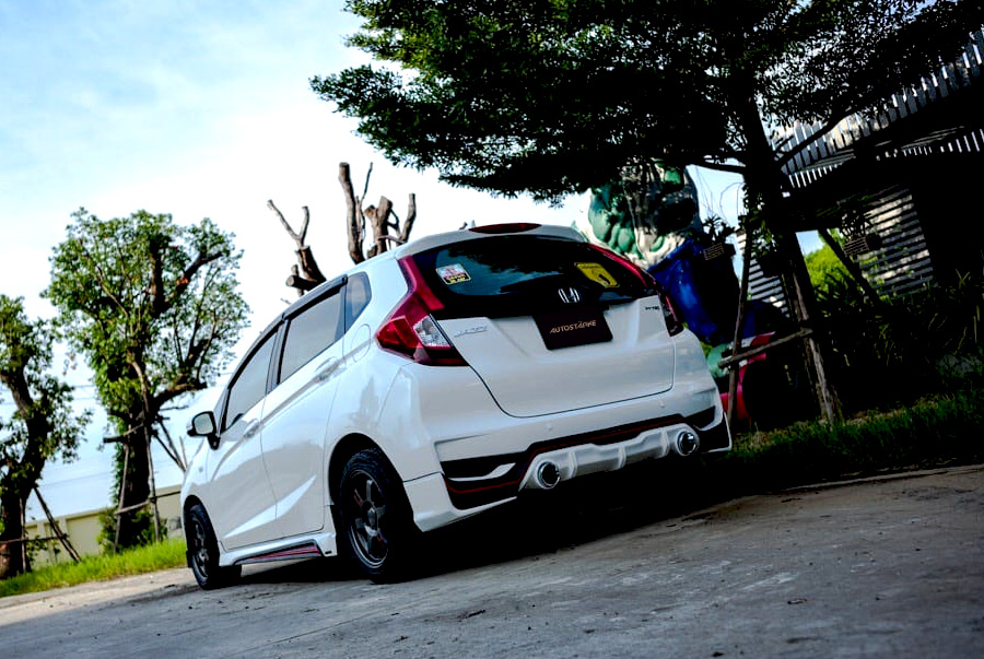 Honda jazz mugen bodykit.