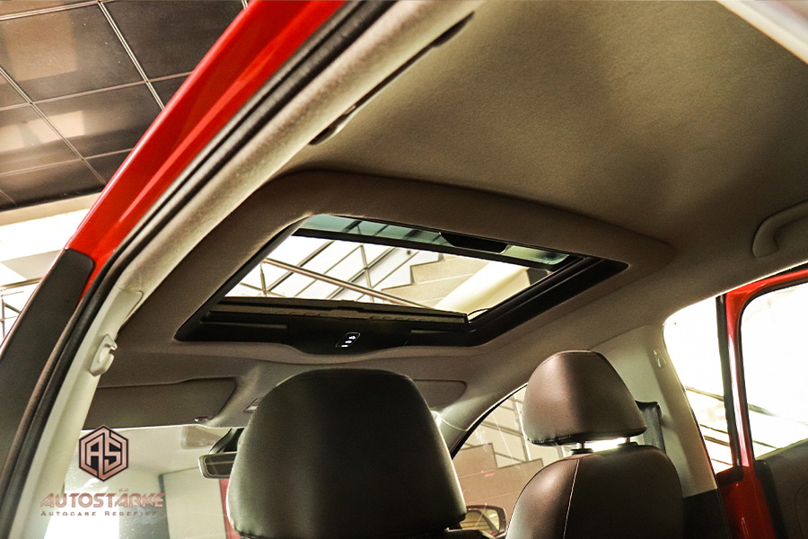 Volkswagen Polo equipped with Webasto Hollandia 300 Automatic Tropic sunroof with sunshade