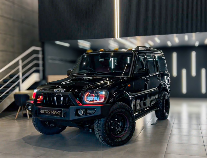 Mahindra Scorpio upgraded with custom head light by Autostarke
